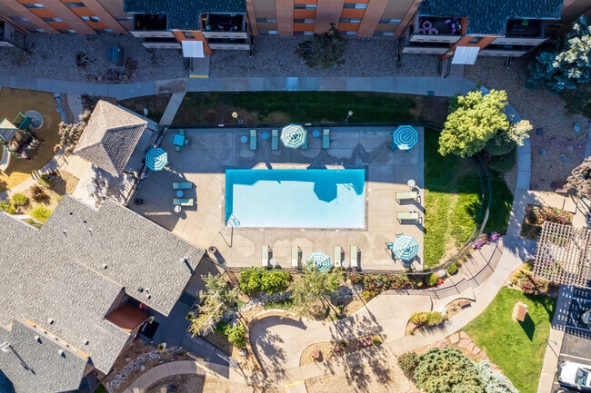 Building Photo - Ascend at Red Rocks Rental