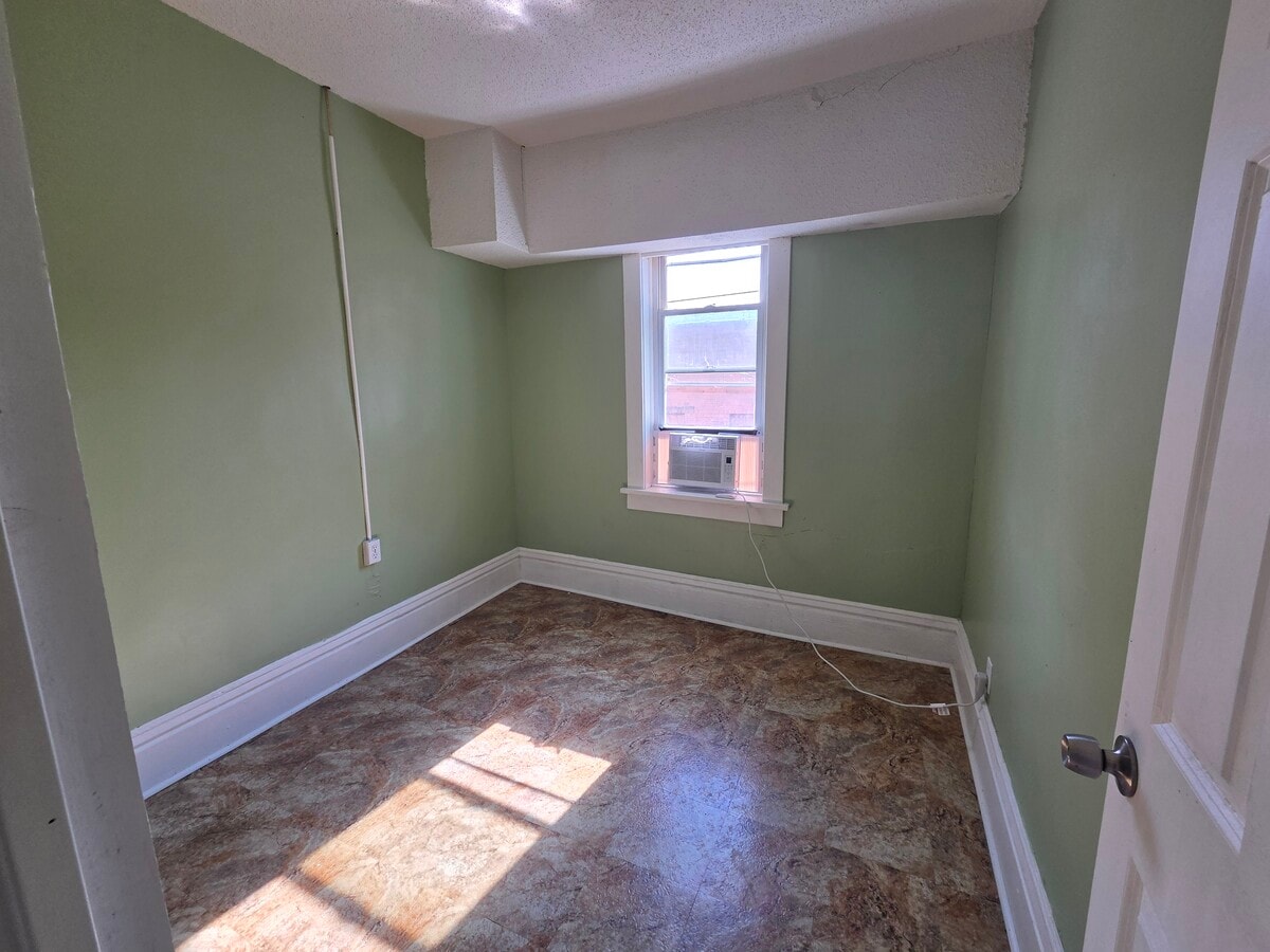 Photo - 126 W William St Unit 2