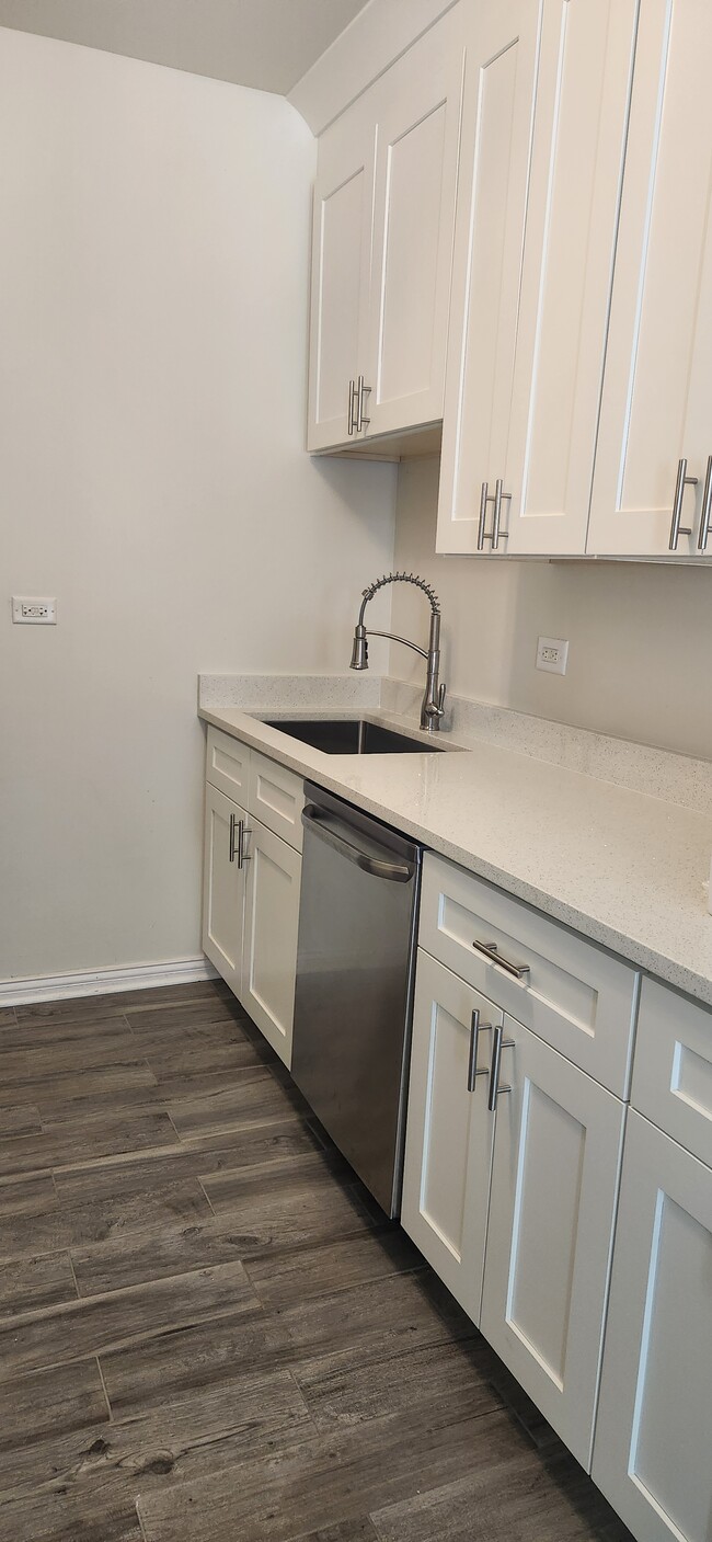 Building Photo - 1828 S Peoria St Unit 2 F Rental