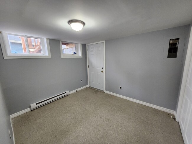 Building Photo - 562 Edward Ave Unit 2