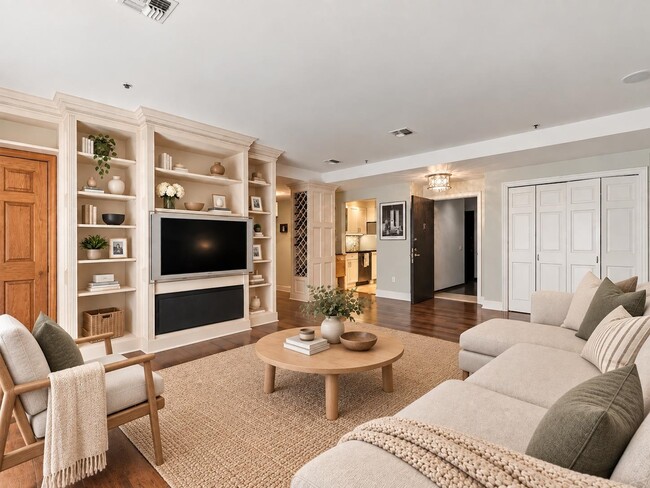 Building Photo - 72 Park Ave Unit 3B