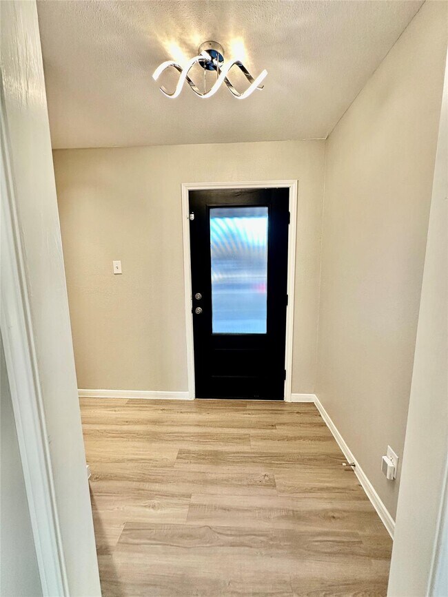 Photo - 1102 Serenada Dr