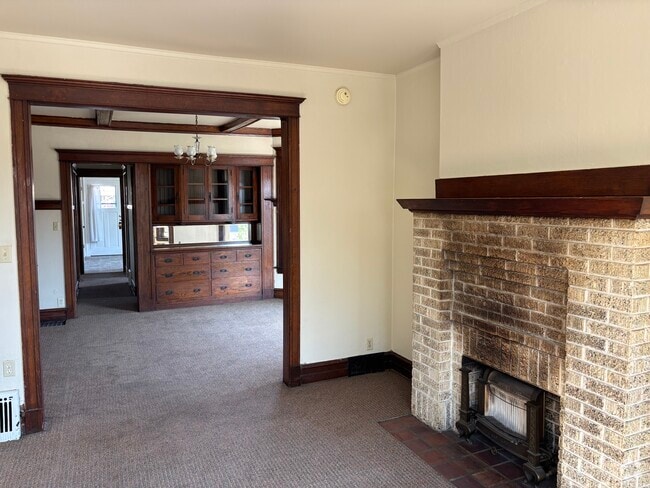 Building Photo - 1437 Wisconsin Ave Unit Upper Rental