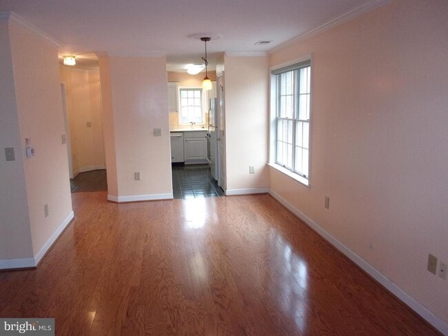 Photo - 6916 Fairfax Dr Unit 218