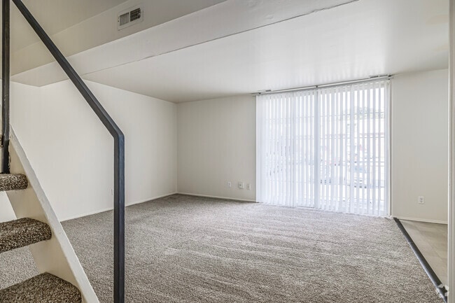 2BD, 1.5BA - 1000SF
