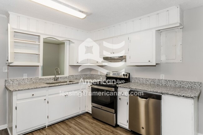 Photo - 2210 Tudor Dr