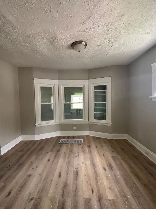 Photo - 2bd Single Cash Pay