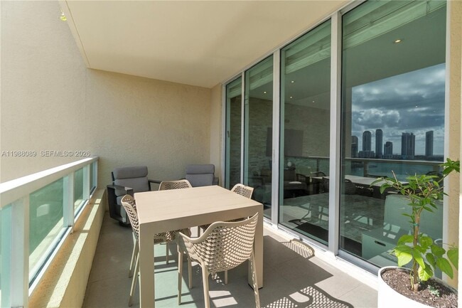 Photo - 3340 NE 190th St Unidad 1305