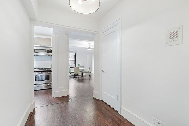 65 W 95th St
