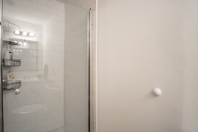 Photo - 711 Seymour Ave Unit Room I