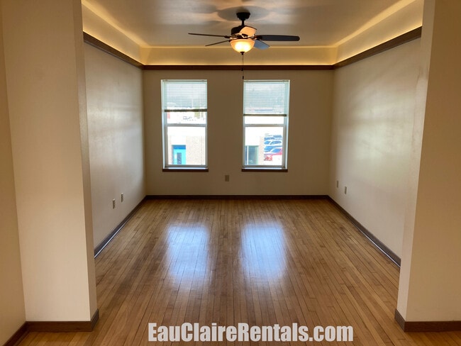 Living - 405 Wisconsin St Unit 405.5