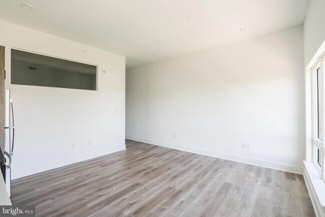 Photo - 1420 Point Breeze Ave Unit 305