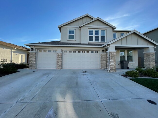 Building Photo - Spacious 5BR Home with Private In-Law Unit, Loft & Modern Upgrades!