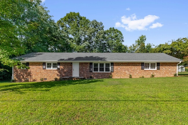 Building Photo - 200 Cedarwood Trail