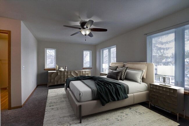 Photo - 6101-6103 Unidad 6101