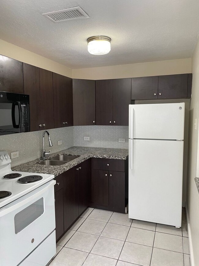 Photo - 810 SW 6th Ct Apartamento Unidad #C