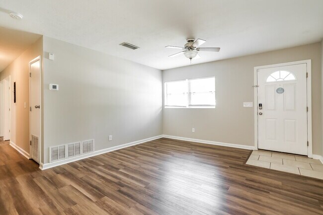 Photo - 5725 Fiat Ln