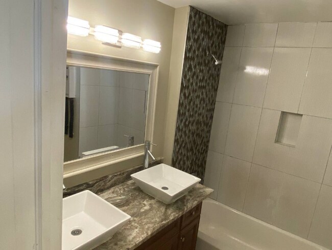 Photo - 141 NW 10th St Unit apt. B