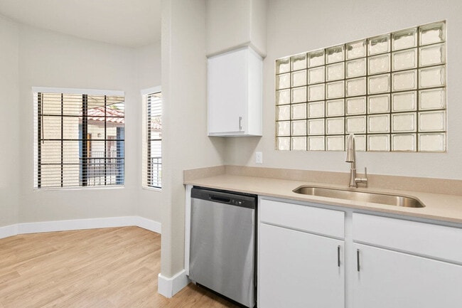 Photo - Fountain Palms