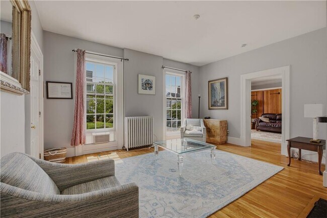 Photo - 92 Pelham St