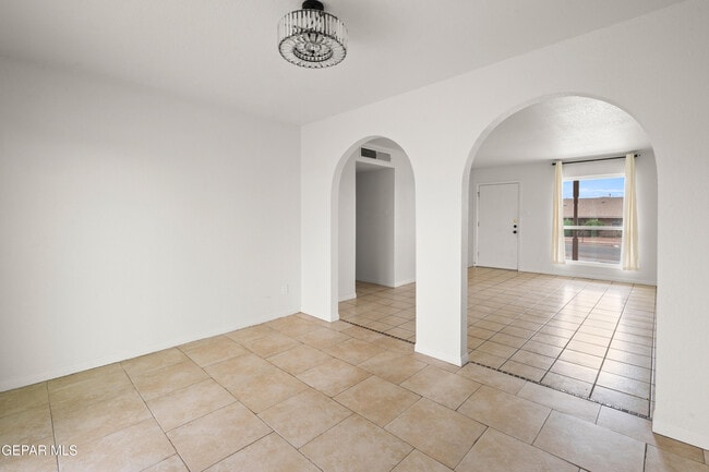 Photo - 7139 Orizaba Ave