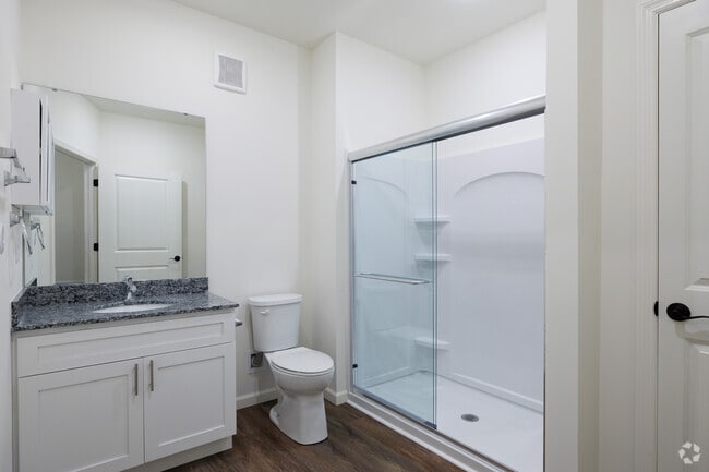 1BR, 1BA - 895SF - Bathroom