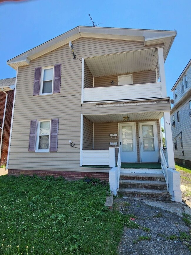 Building Photo - 974 Royal Rd Unit up