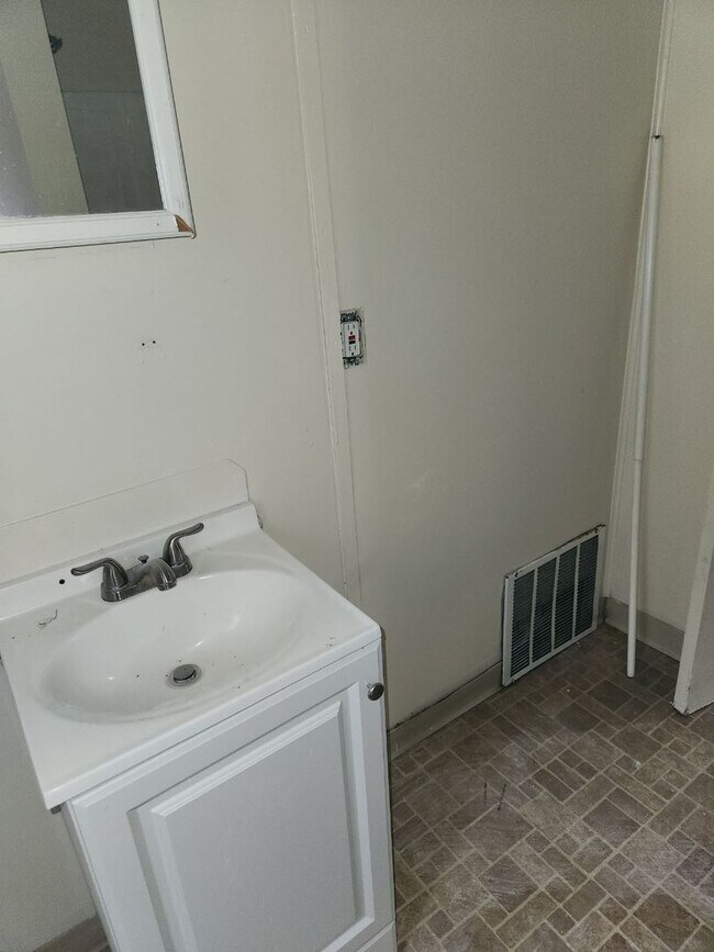 Building Photo - 255 6th St Unit Up Rental