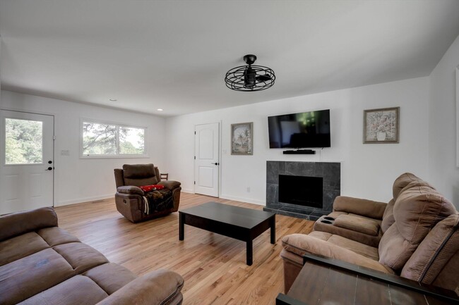Photo - 2899 Wagener Rd