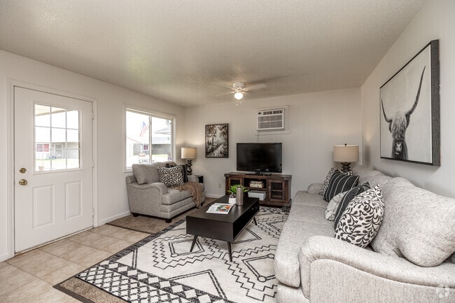 3BR, 1BA - Villa/1,008 SF - Living Room - William Pointe by Kading Apartments