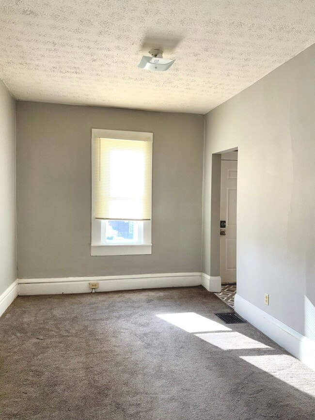 Photo - 889-895-895 E Fulton St Unit 895