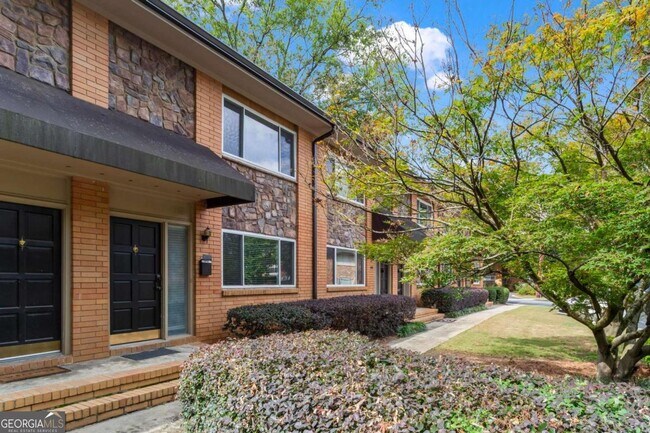 Photo - 120 Biscayne Dr NW