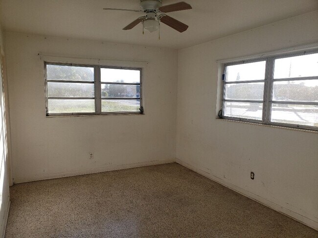 Photo - WR-2 Bliss Duplex Unidad B Right Side