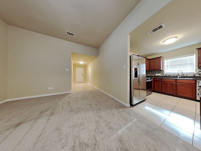 Photo - 923 Marigold Rd