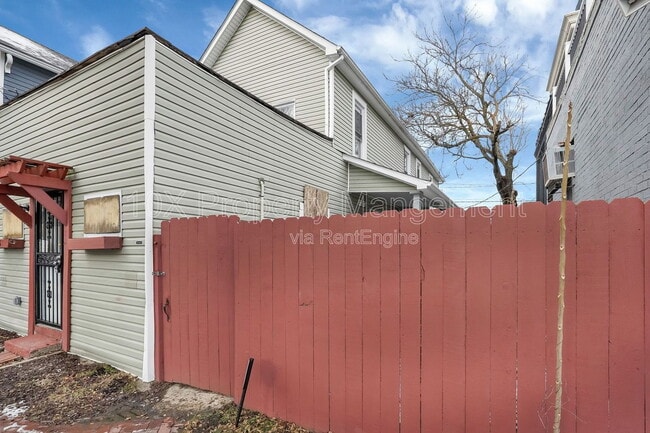 Photo - 556 E Whittier St