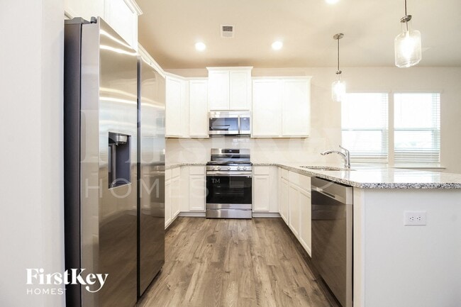 Photo - 423 Stonefence Dr