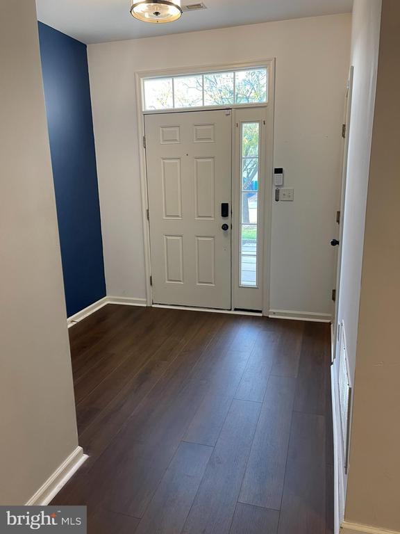 Photo - 310 Norwalk Way