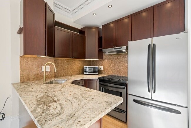 Building Photo - 580 Tremont St Unit 2