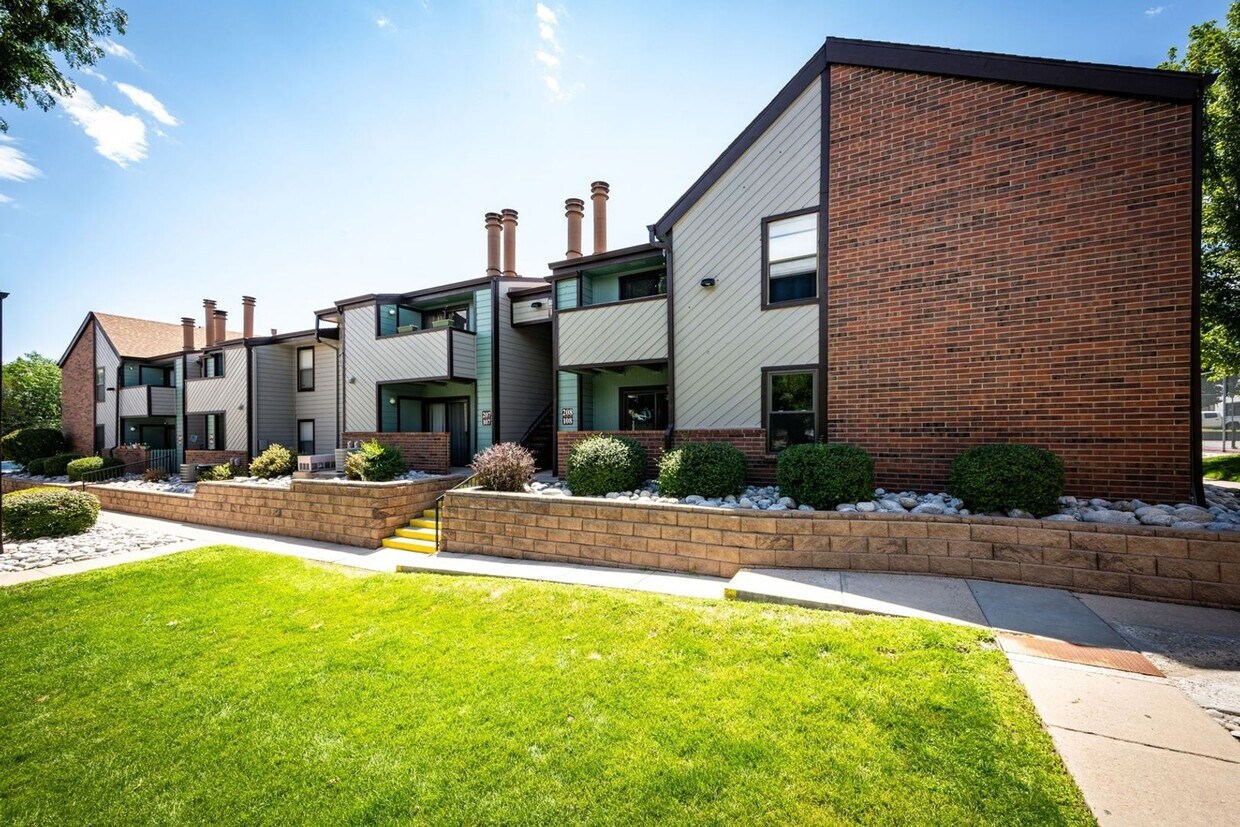 Charming 2BR Townhome in Aurora - Charming 2BR Townhome in Aurora