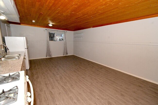 Photo - 1 bedroom in Prince George BC V2L 1N6