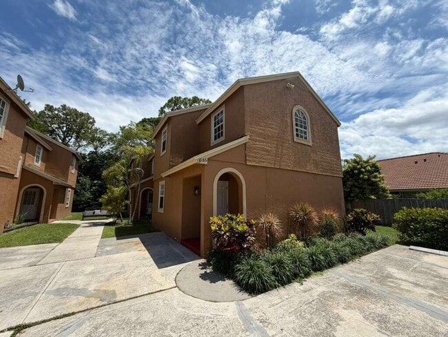 Building Photo - 13986 Morning Glory Dr