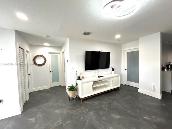 Photo - 511 SW 115th Ave