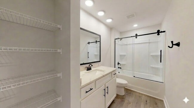 Photo - 208 Winding Chestnut Dr