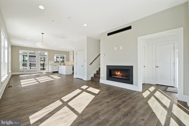 Photo - 11300 Emerald Park Rd