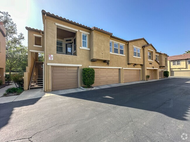 Building Photo - COMING SOON! Heather Ridge 2 Bedroom Townh... Rental