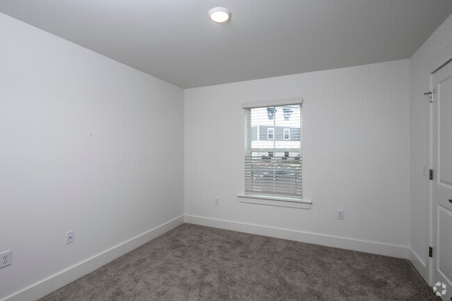 2BR, 2BA - 1,077SF