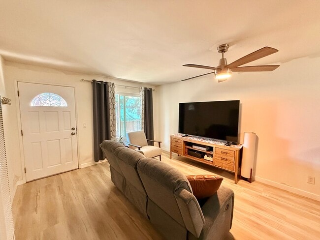 Photo - 227 50th St Unidad 10