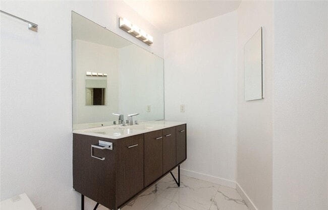 4060 Glencoe Ave Unit 302,