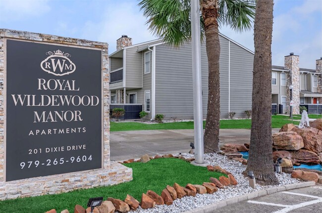 Building Photo - 201 Dixie Dr