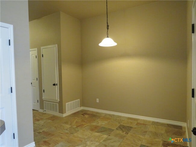 Photo - 402 Sladecek Dr